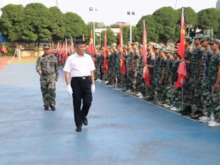 广西工商学校举行2022级新生军训会操大会