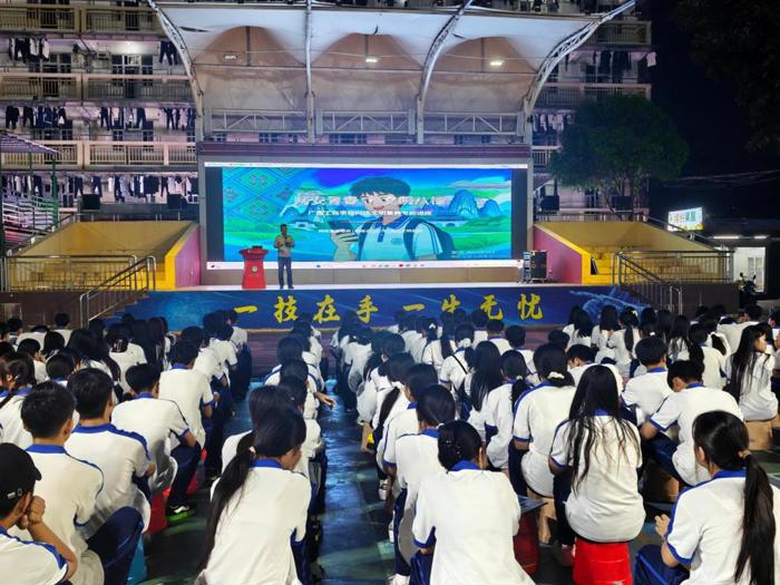 网安青春 文明八桂 ——我校举办网络安全专题讲座