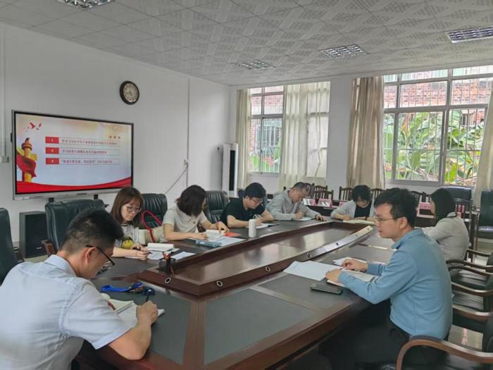 广西工商学校各党支部举办深入贯彻中央八项规定精神学习教育读书班