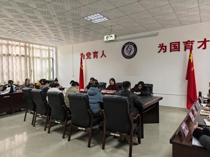 广西工商学校召开全体新任中层干部集体谈话会
