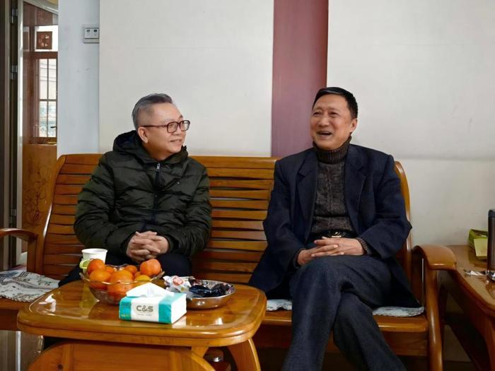 新春送暖 情系桑榆——广西工商学校开展2026年春节期间走访慰问退休党员、退休职工活动