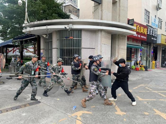 演训结合，以练促防——广西工商学校开展校园防暴应急综合演练